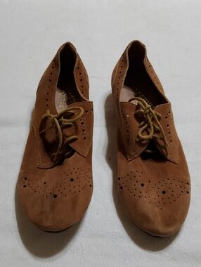 Women’s Brown Suede Lace-Up Oxford Shoes